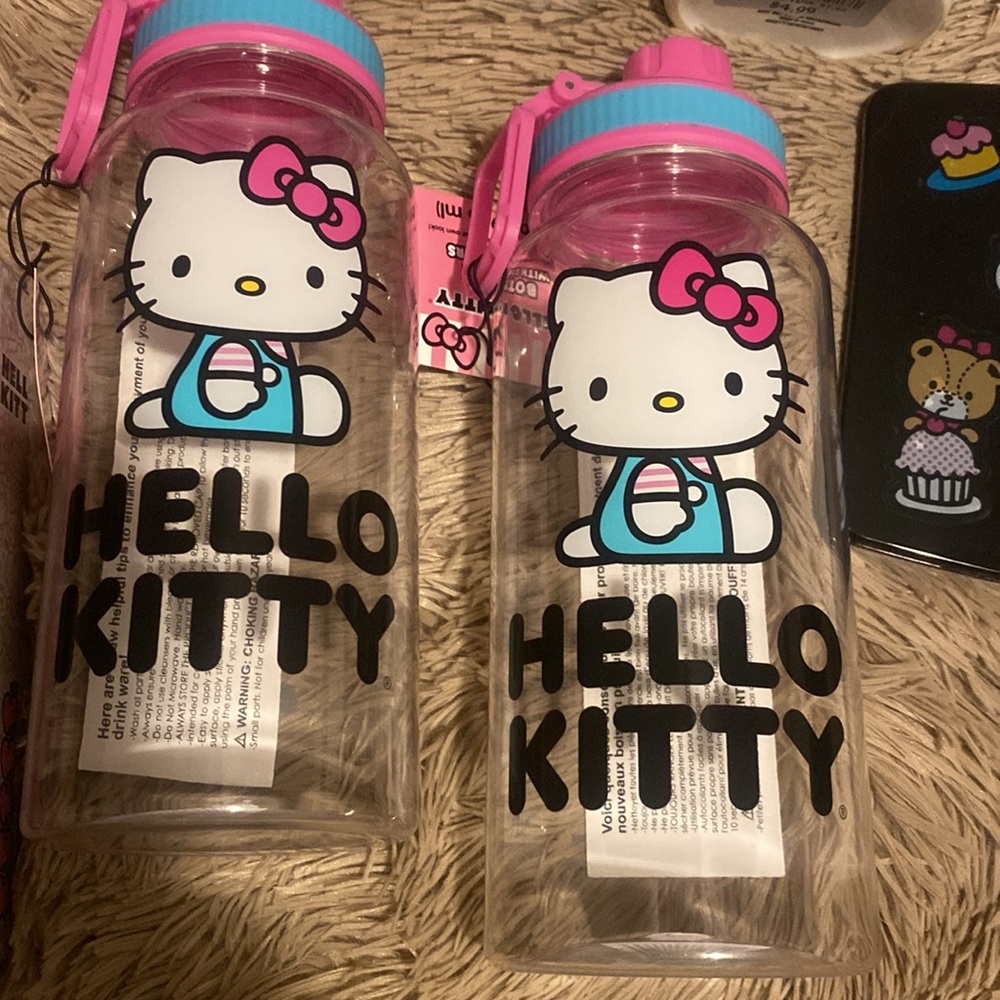 Hello Kitty Lot! - Picture 4 of 5